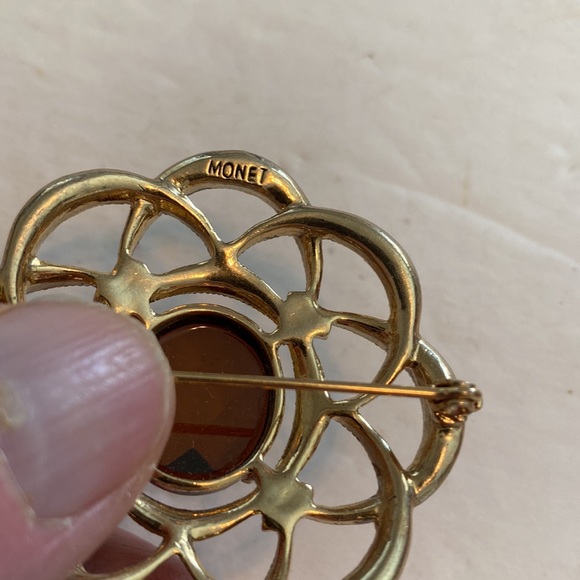 Vintage Monet Pin/Brooch Signed. Tote P4 - Picture 4 of 4